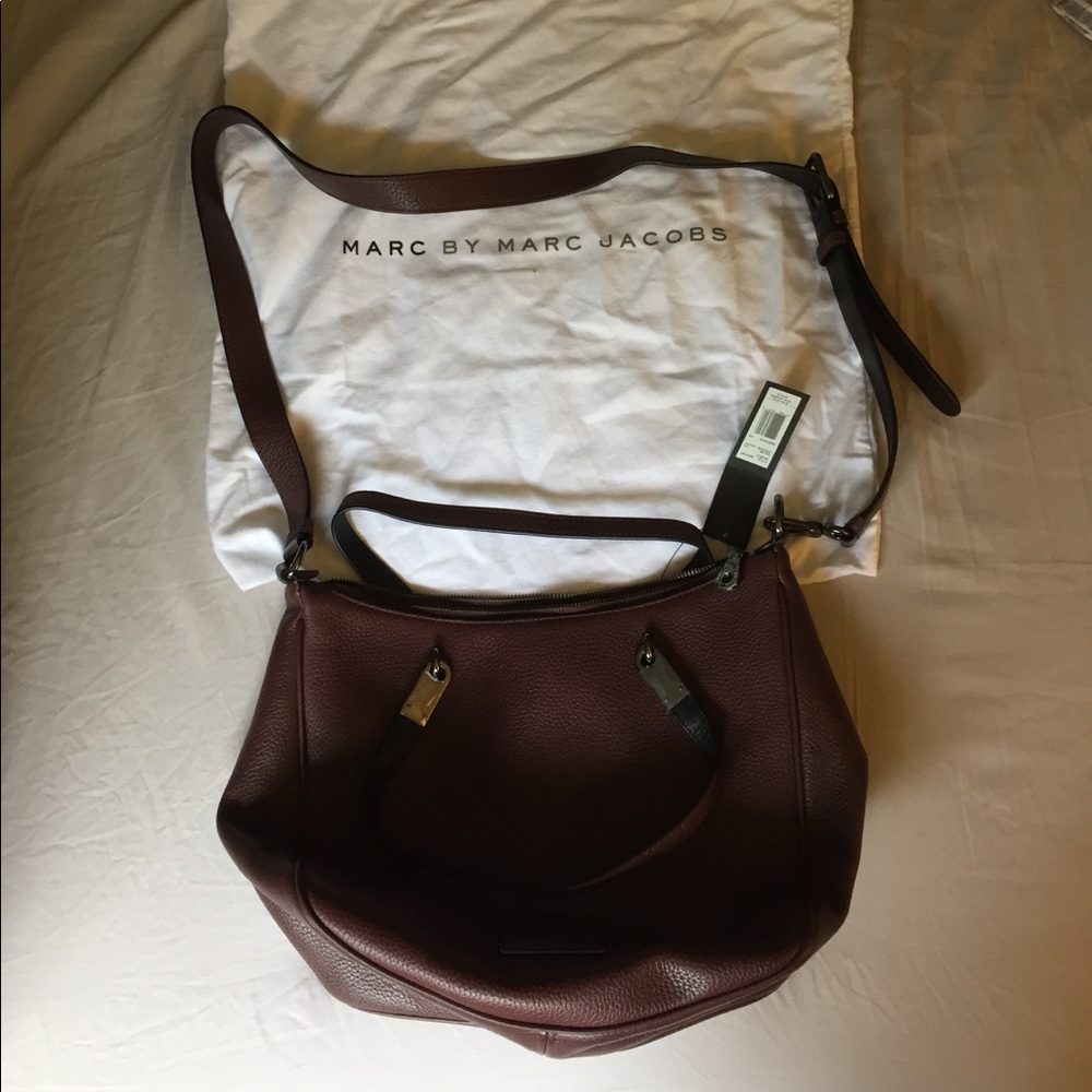 CROSS BODY AND SHOULDER BAG.